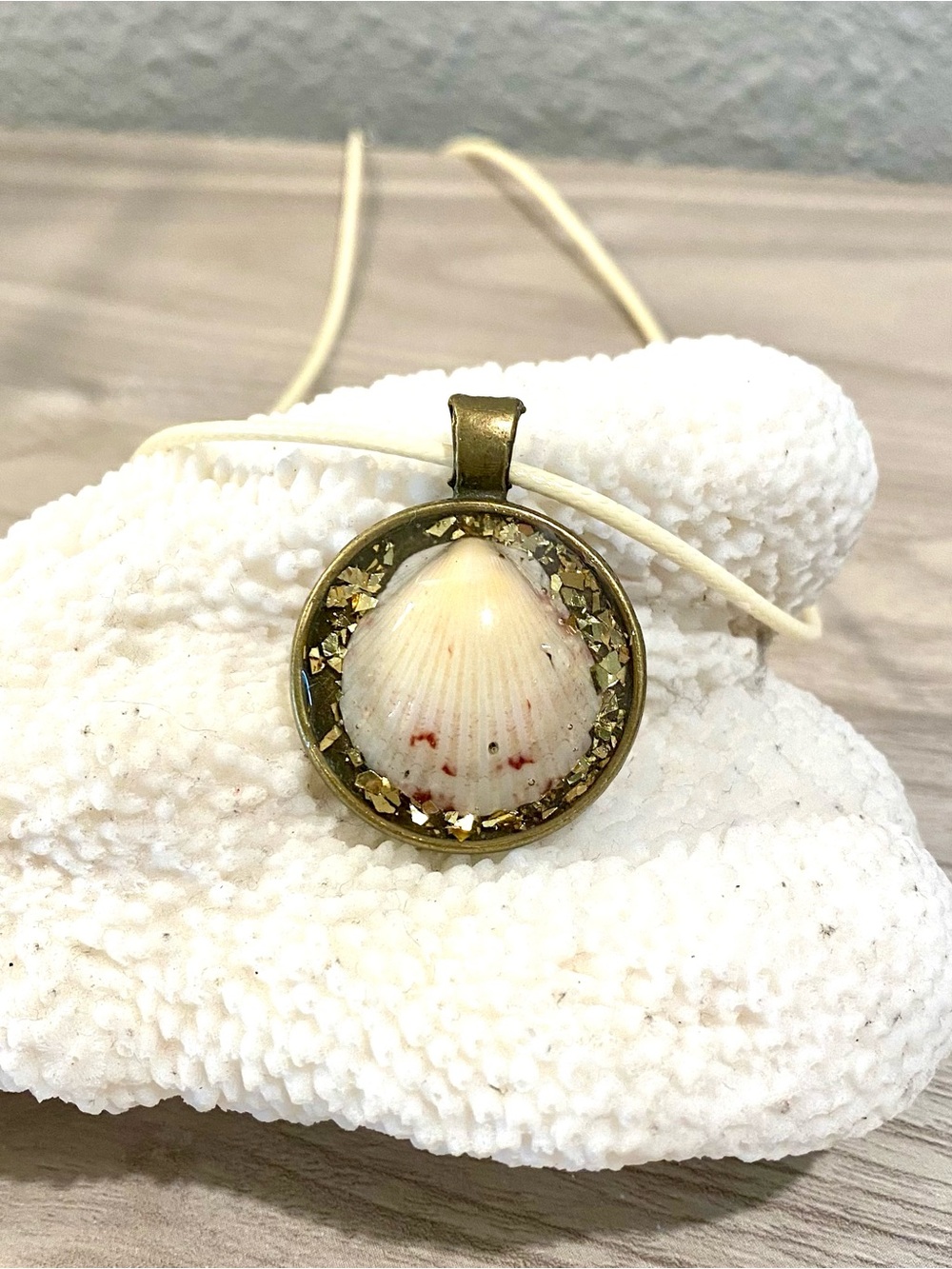 91. Handmade Sanibel island calico scallop Shell Pendant Necklace with glitter
